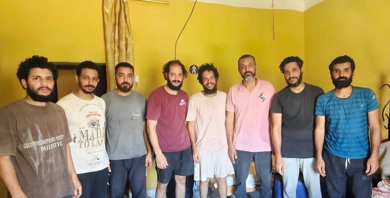 البحارة المتخطفين بعد عودتهم البحارة المتخطفين بعد عودتهم